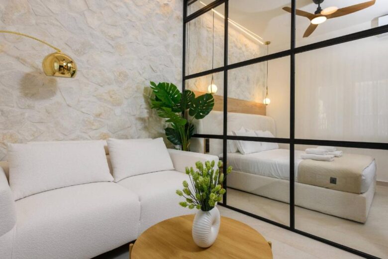 Living area with sofa and flat-screen TV – Sentio Thassos Suites