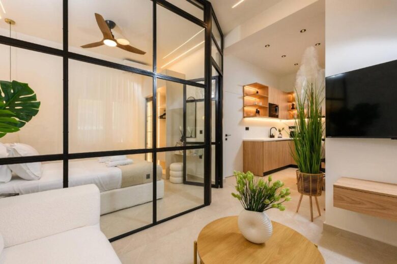 Living area with sofa and flat-screen TV – Sentio Thassos Suites