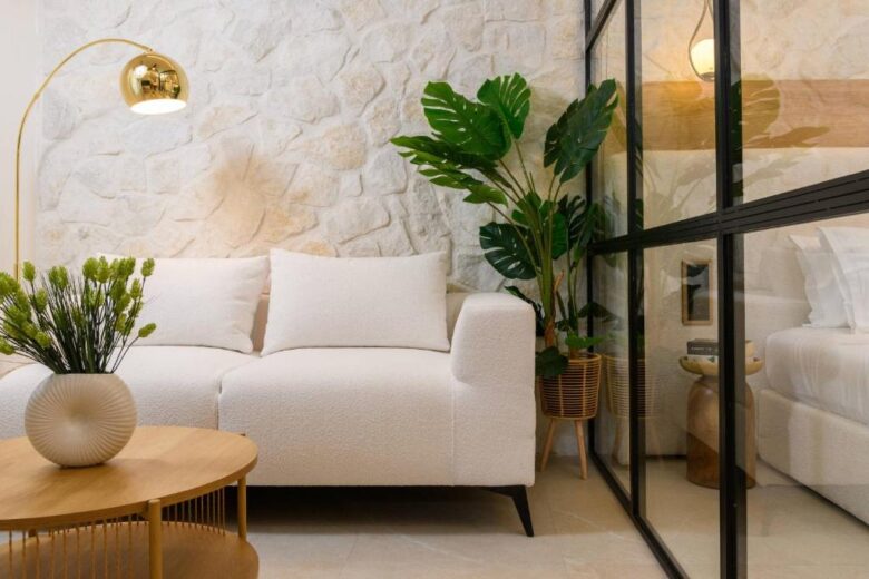 Living area with sofa and flat-screen TV – Sentio Thassos Suites