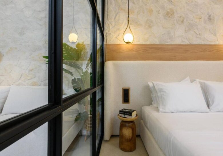 Living area with sofa and flat-screen TV – Sentio Thassos Suites