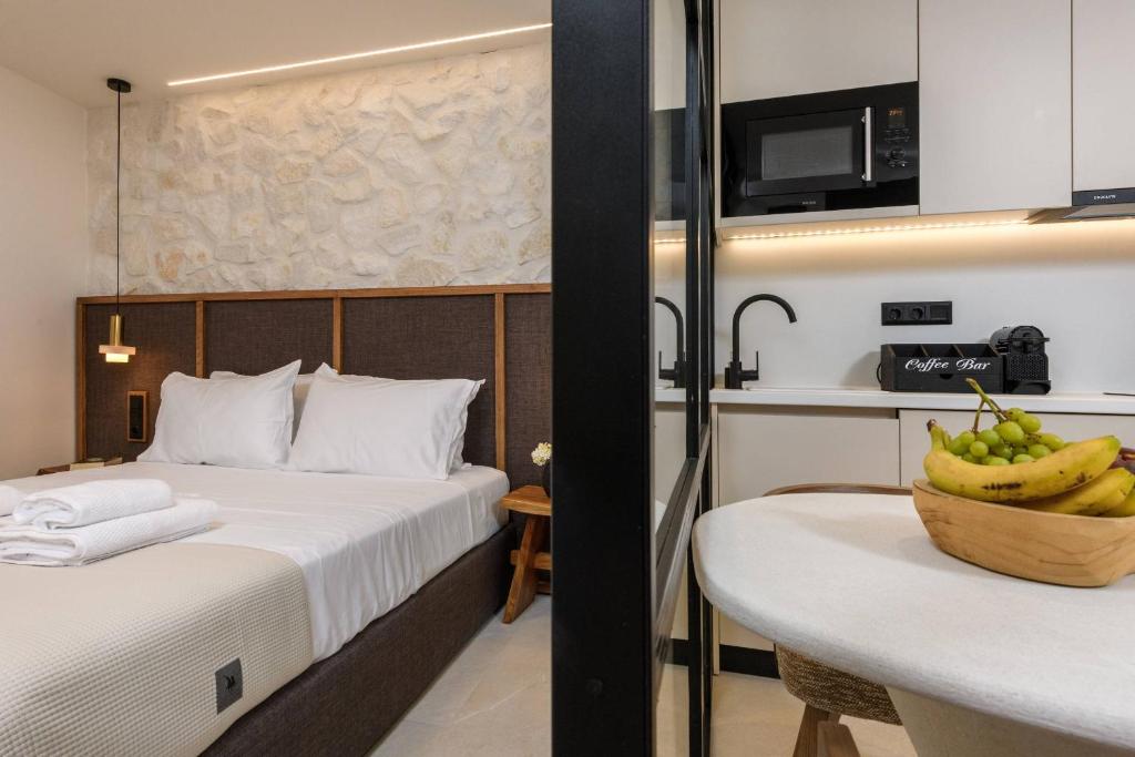Cozy Suite with hot tub and private patio – Sentio Thassos