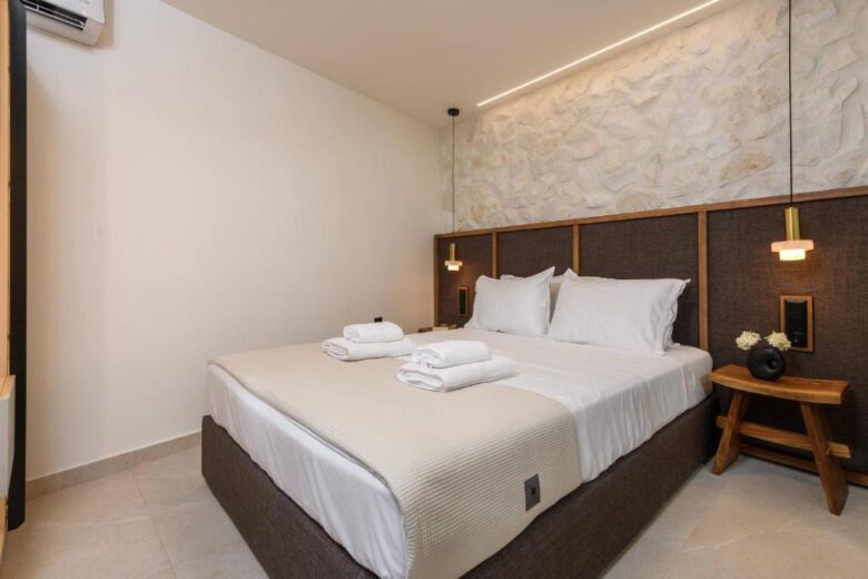 Deluxe Suite with indoor and outdoor jacuzzi – Sentio Thassos