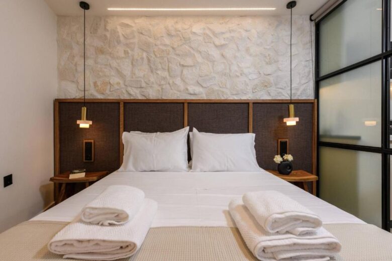 Deluxe Suite with indoor and outdoor jacuzzi – Sentio Thassos