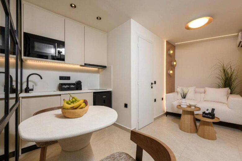 Deluxe Suite with indoor and outdoor jacuzzi – Sentio Thassos