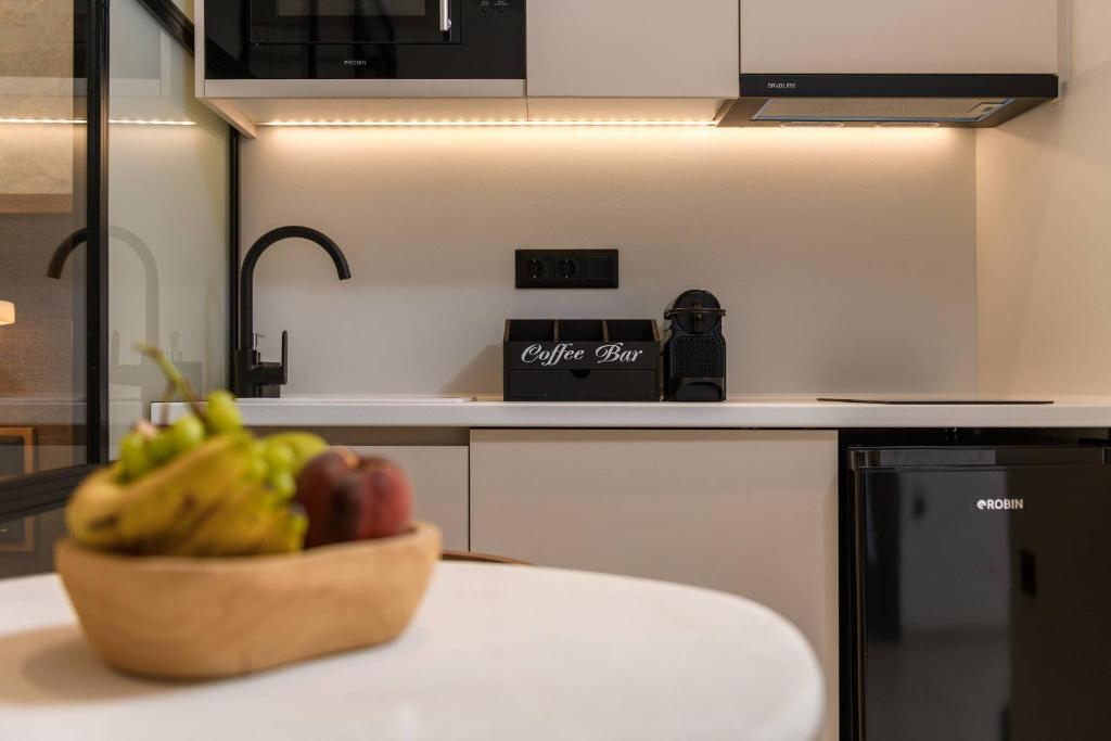 Deluxe Suite with indoor and outdoor jacuzzi – Sentio Thassos