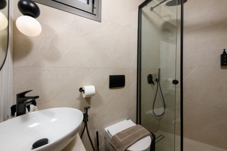 Deluxe Suite with indoor and outdoor jacuzzi – Sentio Thassos