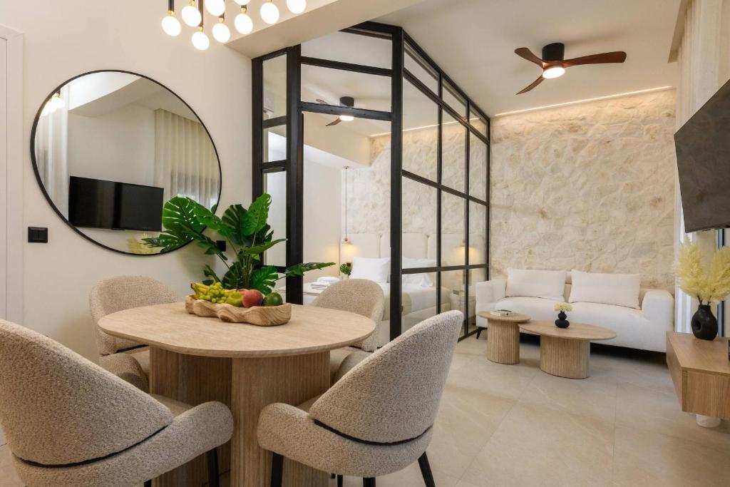 Living area with sofa and flat-screen TV – Sentio Thassos Suites