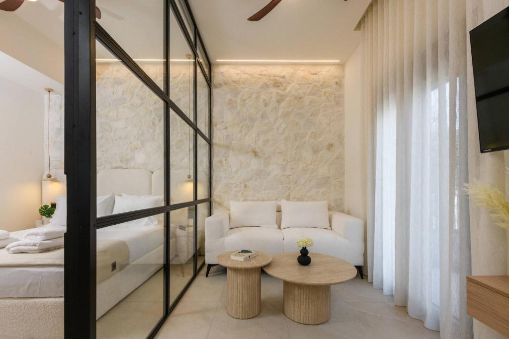 Comfortable queen-size bed – Sentio Thassos