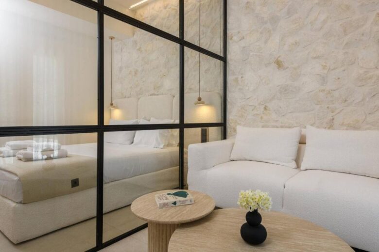 Comfortable queen-size bed – Sentio Thassos