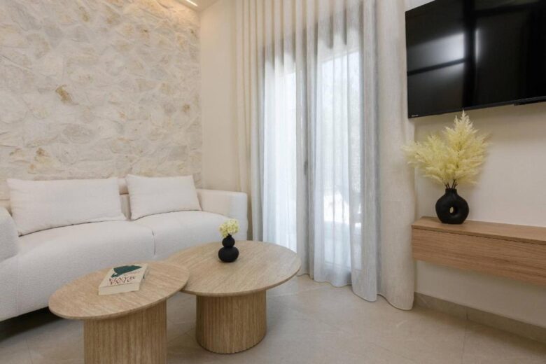 Comfortable queen-size bed – Sentio Thassos