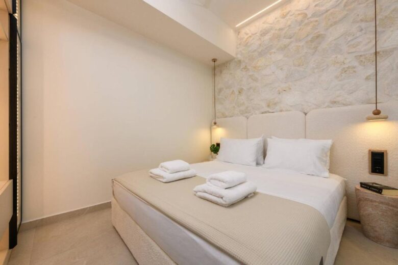 Comfortable queen-size bed – Sentio Thassos