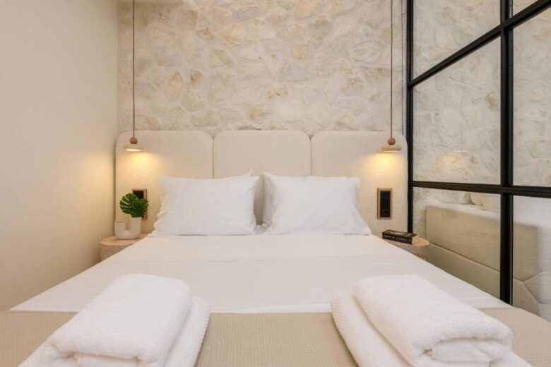 Comfortable queen-size bed – Sentio Thassos