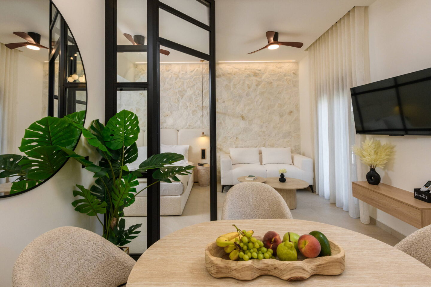 Deluxe Suite with indoor and outdoor jacuzzi – Sentio Thassos